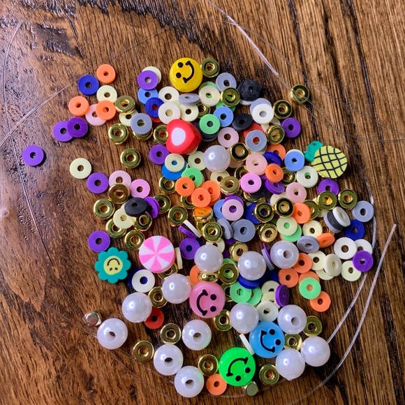 Make your own bracelets - Picture 1 of 2